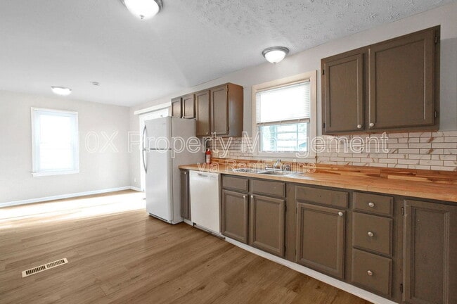 Building Photo - 350 S Chase Ave