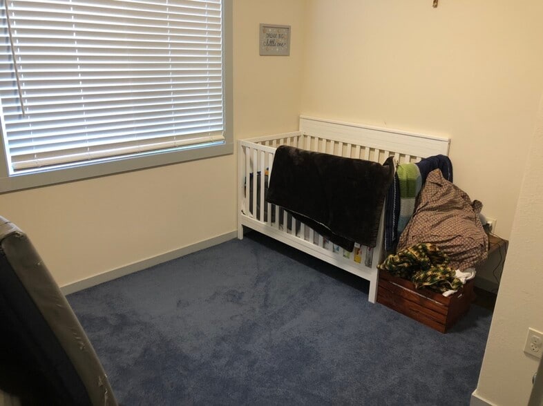 Building Photo - 1554 Beloit Ave