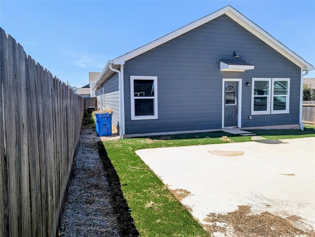 Building Photo - 1112 Minnow Ln