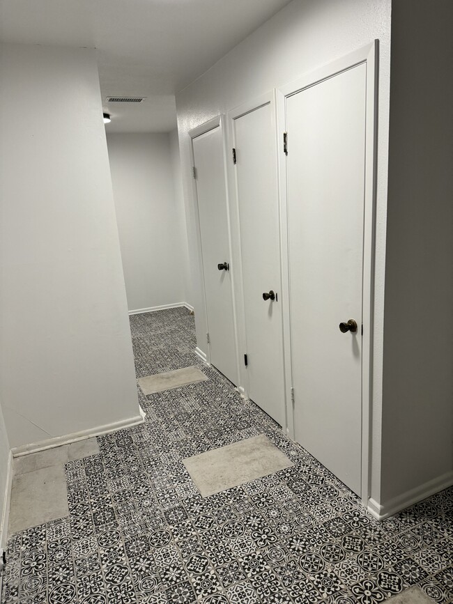Building Photo - 200 Shalimar Dr
