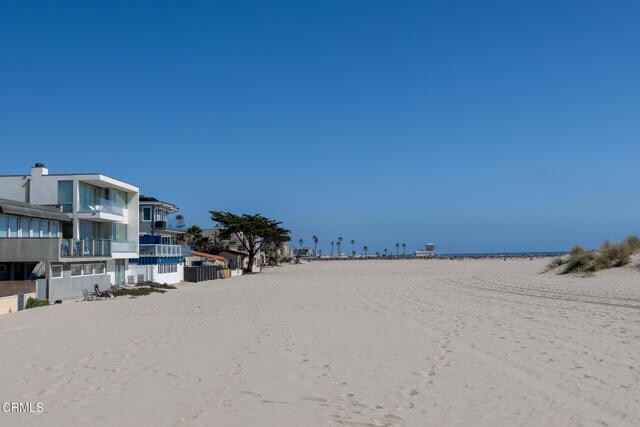 Building Photo - 3265 Ocean Dr