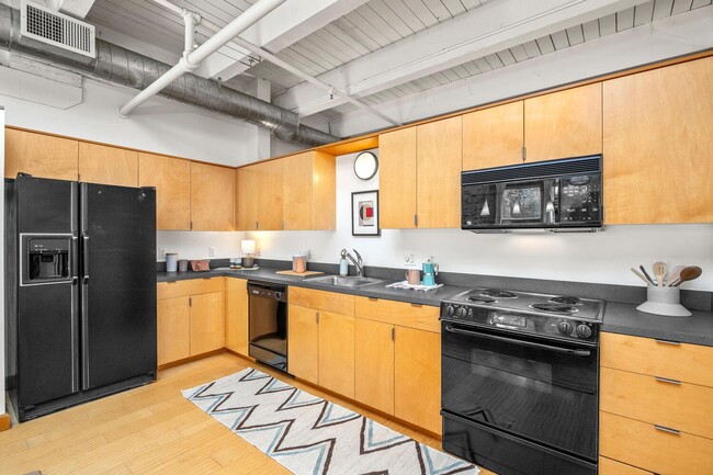 Building Photo - Gorgeous loft in a converted window factor...