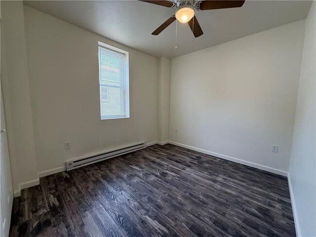 Building Photo - 571 Kendall Ave