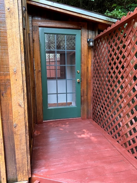 Building Photo - 224 E Deep Creek Rd