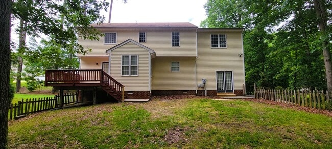 Building Photo - Large traditional colonial in Chester with...