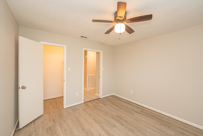 Building Photo - 8124 Beech Cove Ln