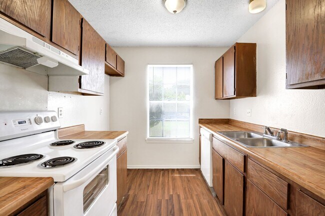 Building Photo - 7204 Hardesty