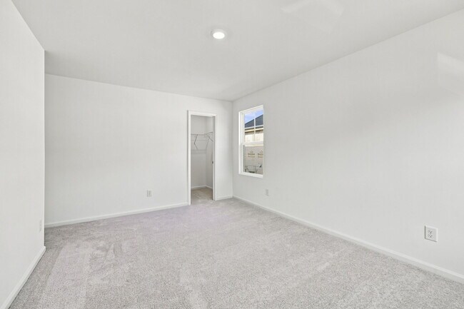 Building Photo - 219 Deercroft Dr