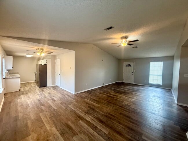 Building Photo - 13907 Rockinghorse Ln