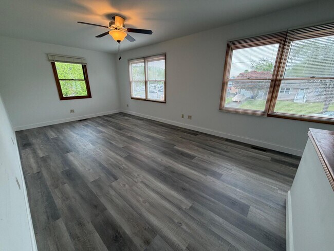 Building Photo - 122 Pine Glen Rd