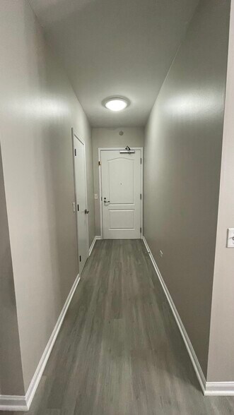 Dining to Hallway - 600 N Dearborn St