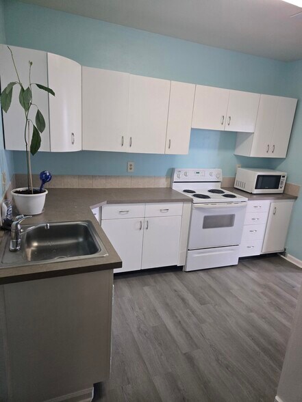 Building Photo - 616 Laurel Dr