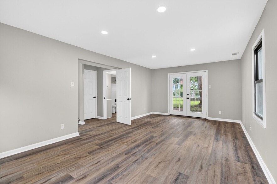 Building Photo - 2390 Teakwood Manor Dr