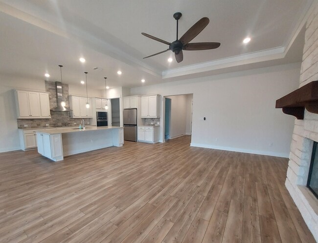 Building Photo - 401 Verbena Dr