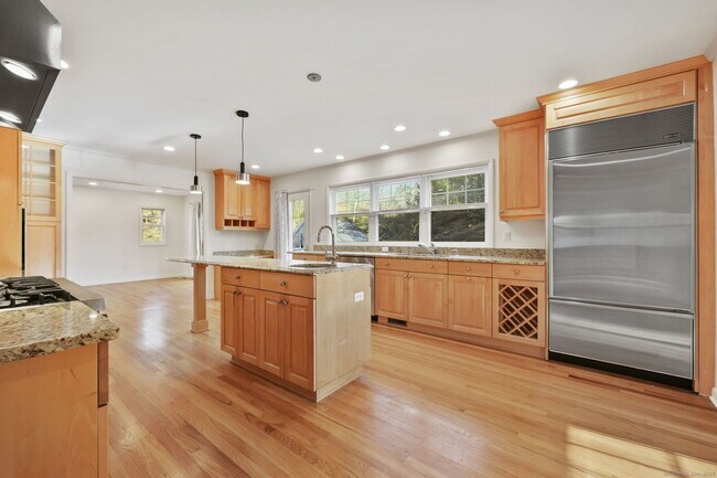 Building Photo - 53 Midbrook Ln