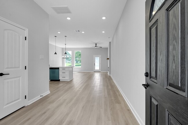 Building Photo - 14839 Spica Ct