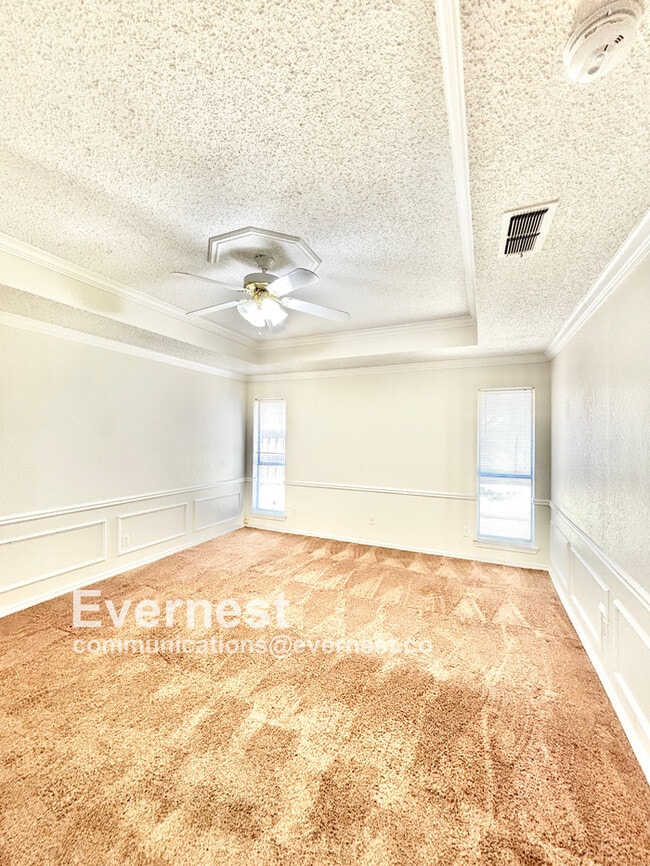 Building Photo - 698 Buttercup Dr