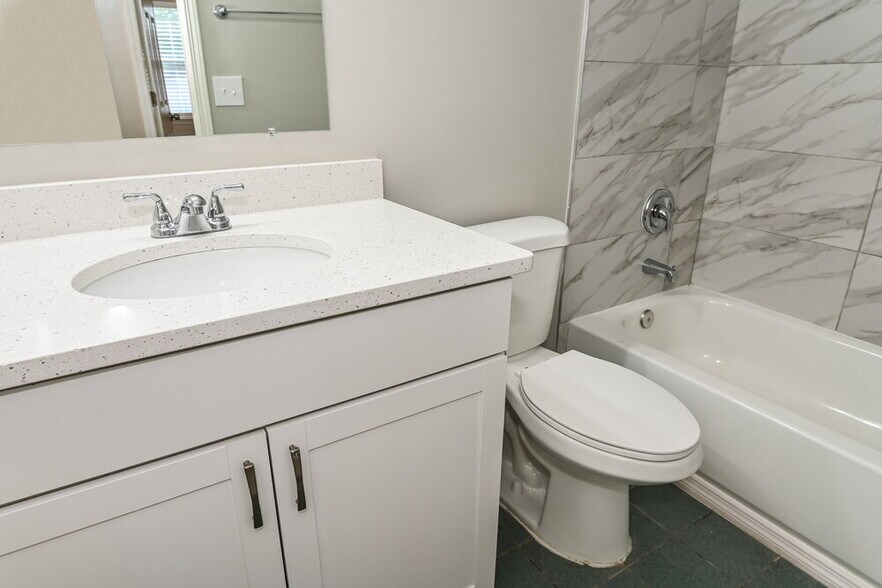 Building Photo - 12358 Carriann Cove Trail S