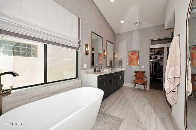 Building Photo - 8334 E Jenan Dr