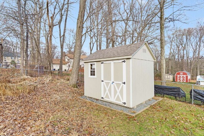Building Photo - "Discover Comfort and Elegance: Spacious 4-Bed, 3-Bath Home with Hardwood Floors in Randolph, NJ!"