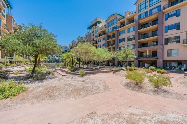 Building Photo - 16 W Encanto Blvd