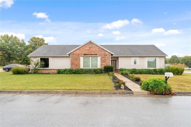 Primary Photo - 1552 S Tally Ho Dr