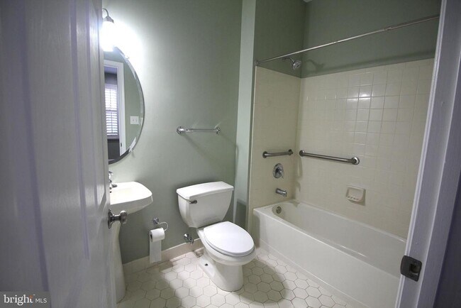 Building Photo - 151 Jackson St