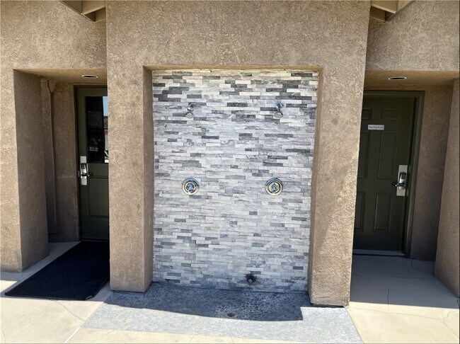 Building Photo - 2612 Avenida Del Vista