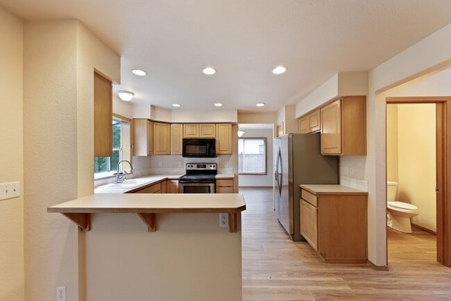 Building Photo - Move in ready now! 4 bedrooms in Lacey - North Thurston School district.