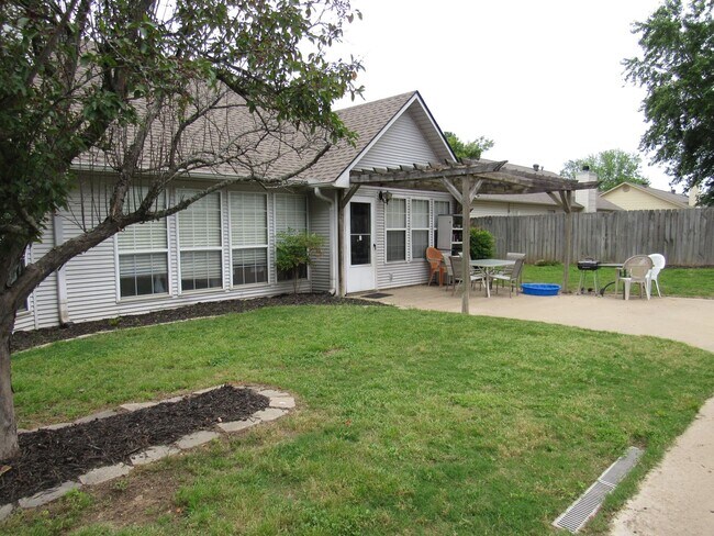 Building Photo - contact Peggy 501 676 1758  NO POOL
