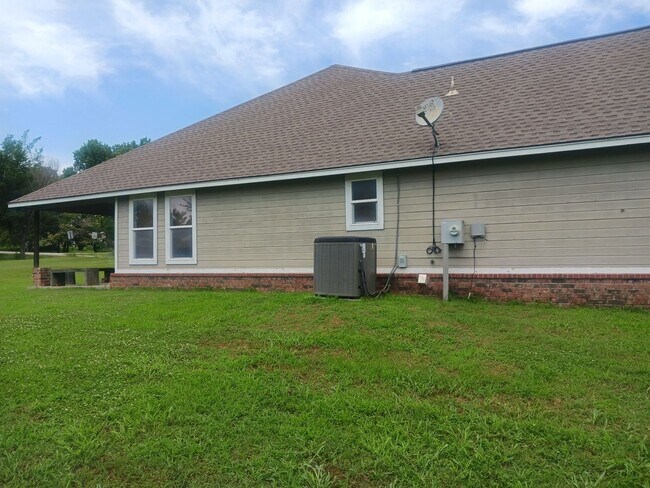 Building Photo - 3 Bedroom Single Family Home in Ramona