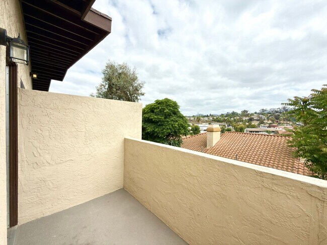 Building Photo - Spacious 2 Bedroom Corner Unit