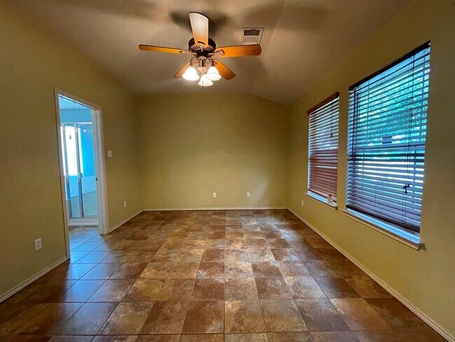 Building Photo - 5206 Hartson