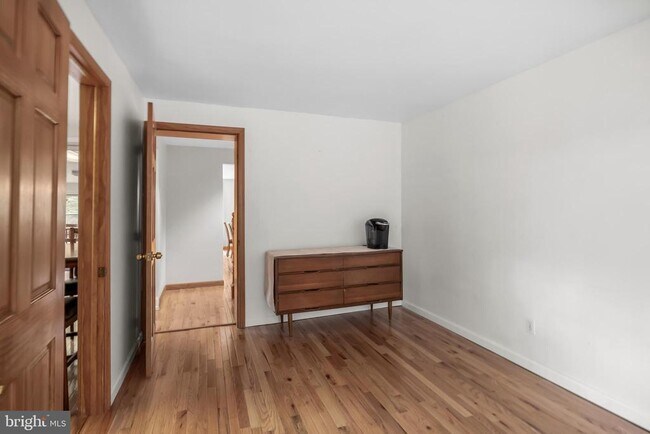 Building Photo - 405 Holly Glen Dr