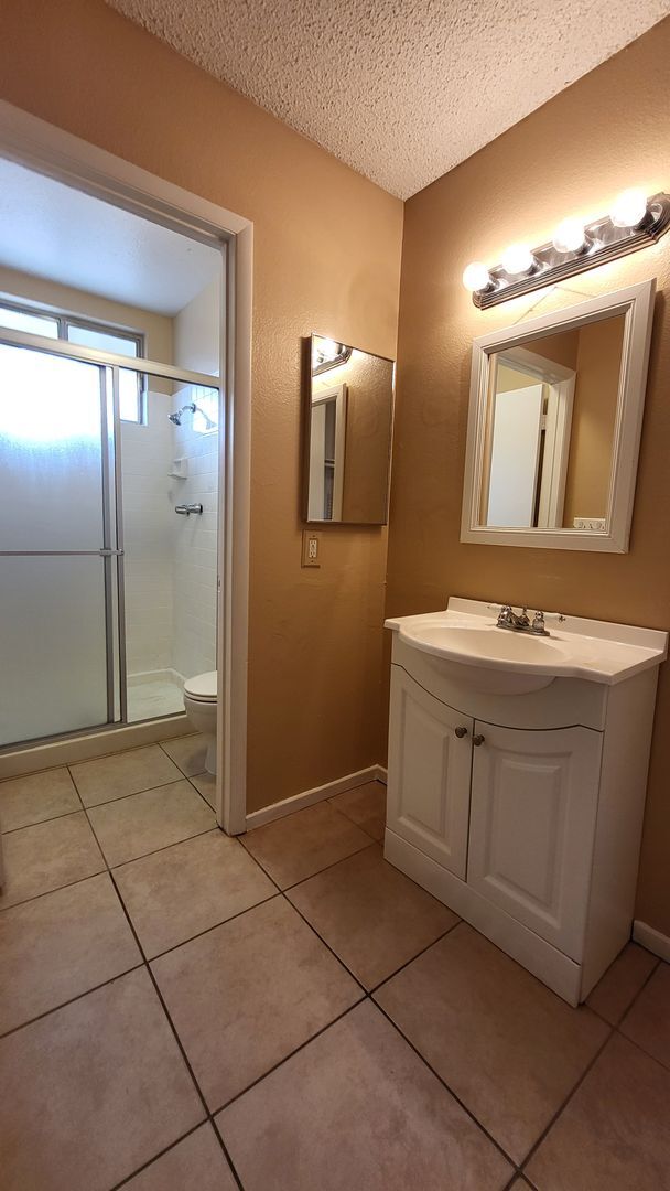 Building Photo - Charming one-story house