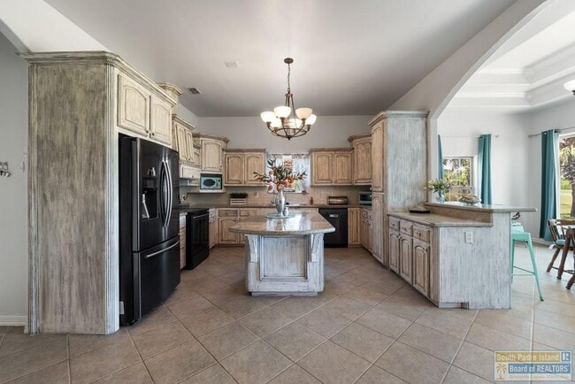 Building Photo - 2 Bethpage Dr