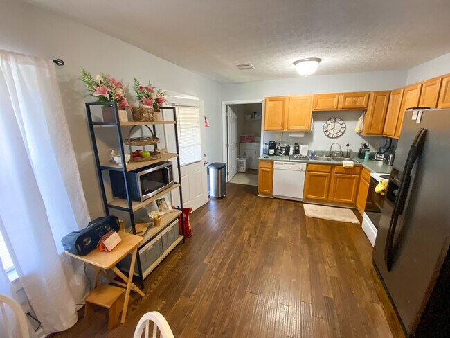 Building Photo - 1900 Lee Rd 61