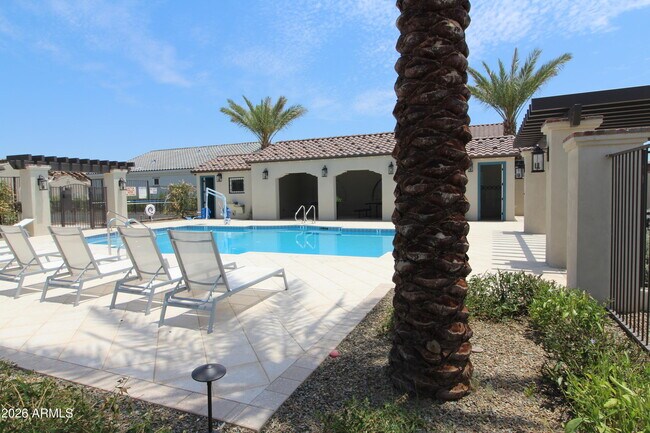 Building Photo - 3831 E Rainbow Dr