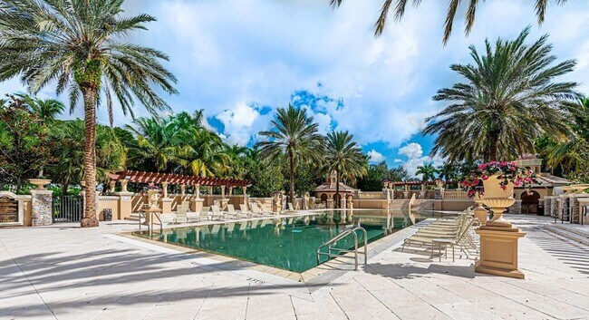 Building Photo - 10513 Versailles Blvd