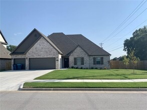 Building Photo - 1911 SW Nottingham Ave