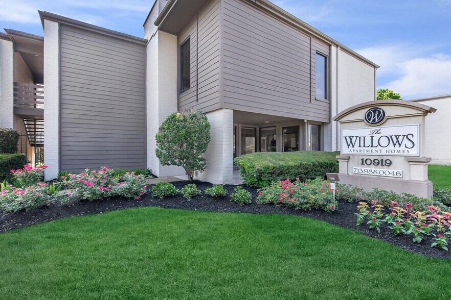 The Willows 10919 Fondren Rd Houston TX 77096 Apartment Finder