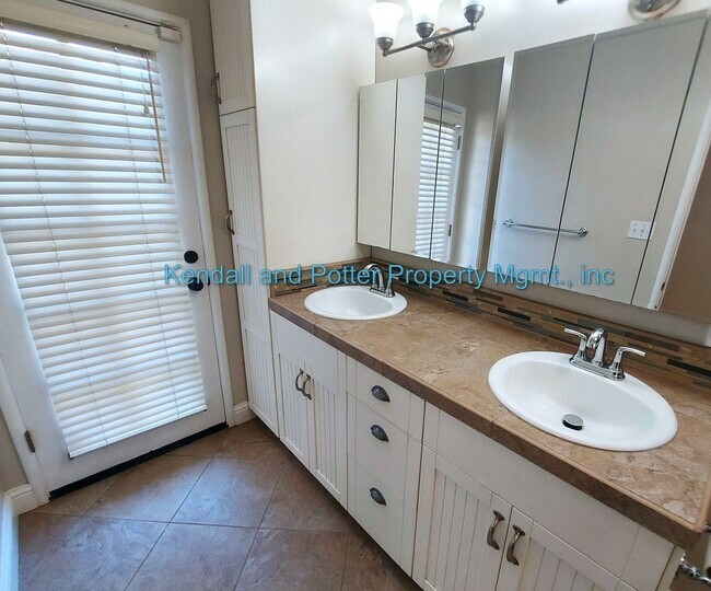 Building Photo - Delightful 3bed/2.5bath home in Rio Del Mar