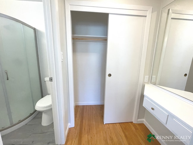 Building Photo - Remodeled Three Bedroom Plus Bonus Room House in Daly City