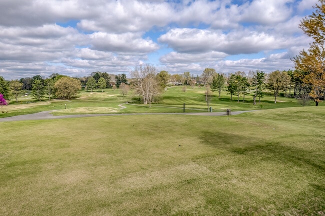 Building Photo - 325 Monroe Dr