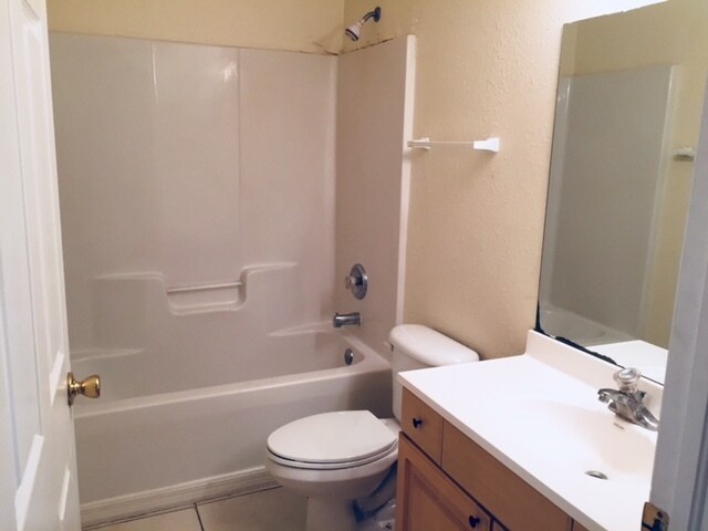 Building Photo - 3 Bed 2 Bath Duplex in Nice Lehigh Neighborhood!! includes Lawn Care & Well Maintenance