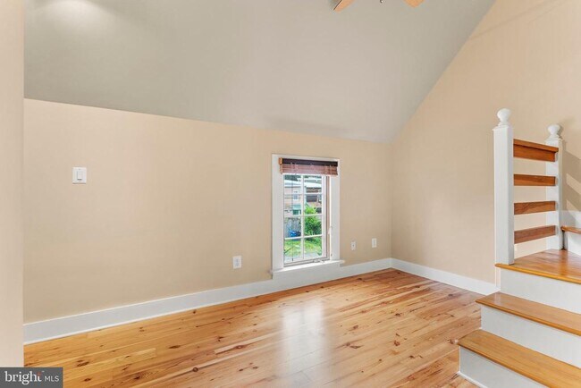 Building Photo - 220 Hollis Alley