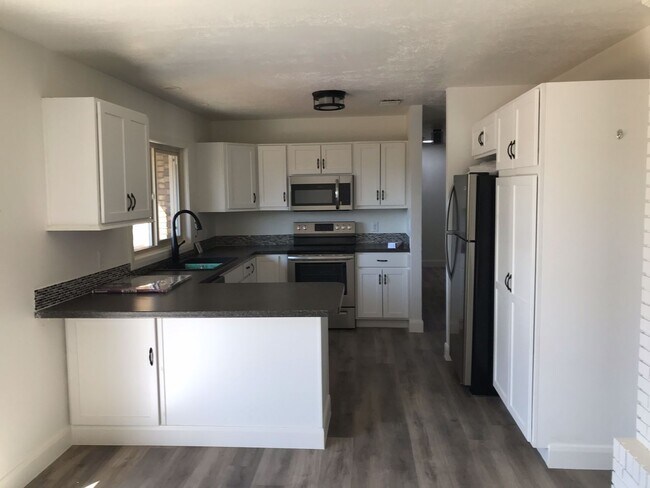 Building Photo - 1035 Red Bud Cir