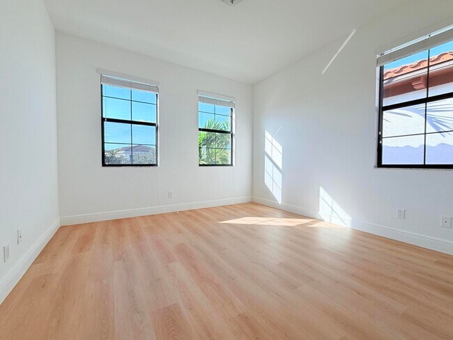 Building Photo - 2074 Dickens Terrace