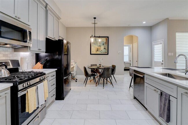 Building Photo - 5339 Canyon Hollow Dr