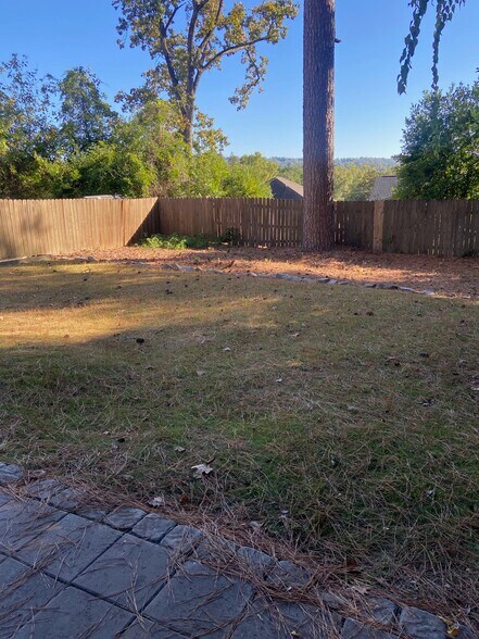 Building Photo - 907 Irving Rd